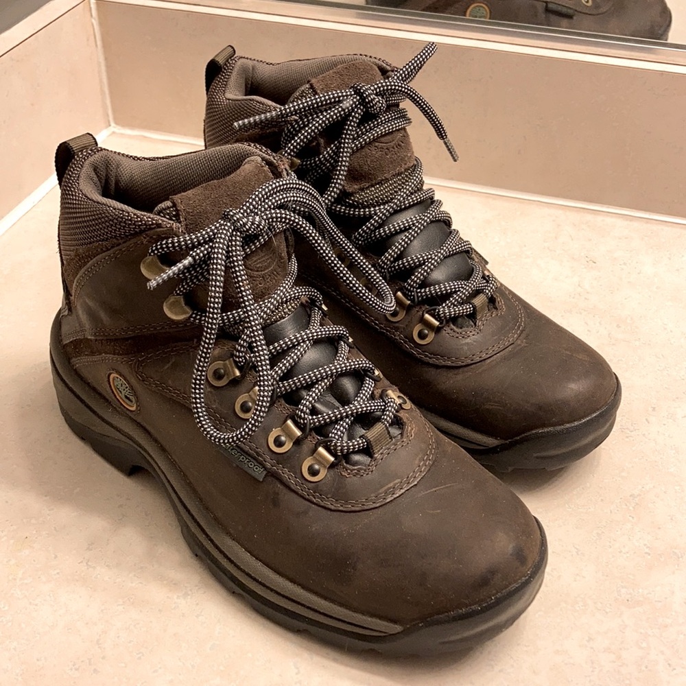 Women’s timberland hiking boots NWOT